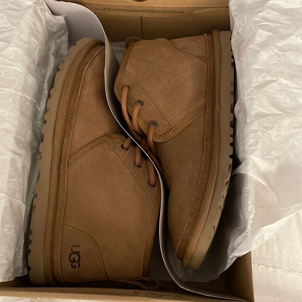 woman’s 9 men’s 7.5 UGG neumel boot.